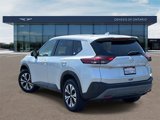 Used 2021 Nissan Rogue SV image 2