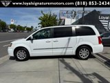 Used 2015 Chrysler Town & Country Touring image 4
