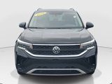 Used 2022 Volkswagen Taos SE w/ Panoramic Sunroof Package image 3