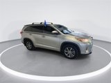 Used 2018 Toyota Highlander XLE image 2