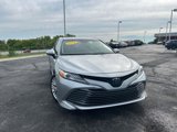 Used 2018 Toyota Camry SE image 2