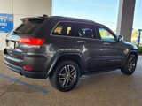 Used 2017 Jeep Grand Cherokee Limited w/ Luxury Group II image 3