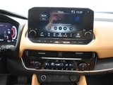 Used 2021 Nissan Rogue Platinum image 3