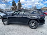 Used 2023 Jeep Grand Cherokee Limited w/ Luxury Tech Group II image 3