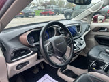 Used 2017 Chrysler Pacifica Touring-L image 5