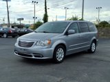 Used 2016 Chrysler Town & Country Touring image 2