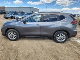 Used 2019 Nissan Rogue SV image 2