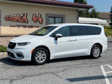 Used 2023 Chrysler Pacifica Touring-L image 4
