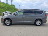 Used 2022 Chrysler Pacifica Touring-L image 4
