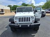 Used 2015 Jeep Wrangler Unlimited Rubicon w/ Connectivity Group image 2