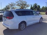 Used 2017 Chrysler Pacifica Limited w/ UConnect Theater Package image 5
