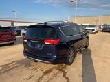 Used 2017 Chrysler Pacifica Limited image 3