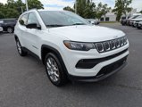 Used 2022 Jeep Compass Latitude image 2