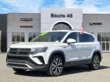 Used 2022 Volkswagen Taos SE image 2