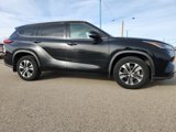 Used 2021 Toyota Highlander XLE image 4