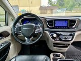 Used 2017 Chrysler Pacifica Touring-L image 3