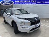 Used 2023 Mitsubishi Outlander SE image 2