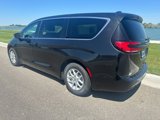 Used 2023 Chrysler Pacifica Touring-L image 6