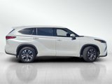 Used 2022 Toyota Highlander XLE image 3