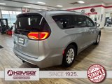 Used 2018 Chrysler Pacifica Touring-L image 5