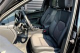 Certified 2025 Porsche Macan image 5
