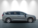 Used 2022 Chrysler Pacifica Touring-L image 3