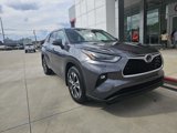 Used 2021 Toyota Highlander XLE image 2