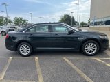 Used 2015 Ford Taurus SE image 2