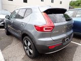 Used 2019 Volvo XC40 T5 Momentum image 2