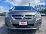 Used 2010 Volkswagen Routan SE image 2