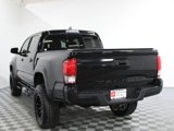 Used 2017 Toyota Tacoma TRD Off-Road image 4