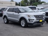 Used 2017 Ford Explorer XLT image 2