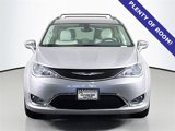 Used 2018 Chrysler Pacifica Limited image 2