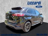 Used 2022 Ford Edge SE w/ Black Appearance Package image 2