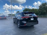 Used 2020 Toyota Highlander XLE image 3