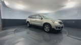 Used 2017 Chevrolet Traverse LT image 2