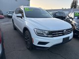 Used 2021 Volkswagen Tiguan SE w/ Panoramic Sunroof Package image 3