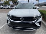 Used 2022 Volkswagen Taos SE w/ Panoramic Sunroof Package image 2