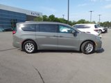 Used 2022 Chrysler Pacifica Touring-L image 2