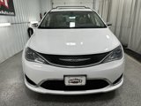 Used 2017 Chrysler Pacifica Limited image 2