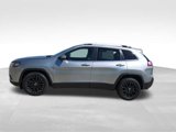 Used 2019 Jeep Cherokee Latitude Plus image 3
