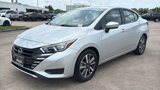 Used 2023 Nissan Versa SV image 3