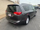 Used 2017 Chrysler Pacifica Touring-L image 5