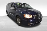 Used 2016 Chrysler Town & Country Touring-L image 5