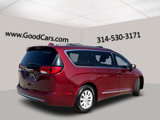 Used 2017 Chrysler Pacifica Touring-L image 2