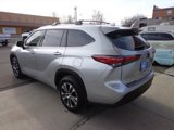 Used 2022 Toyota Highlander XLE image 6