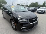 Used 2021 Chrysler Pacifica Touring-L image 4