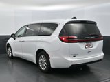Used 2023 Chrysler Pacifica Touring-L image 4