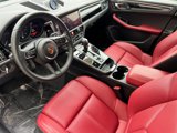 Certified 2025 Porsche Macan image 4