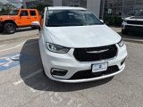 Used 2023 Chrysler Pacifica Touring-L image 4